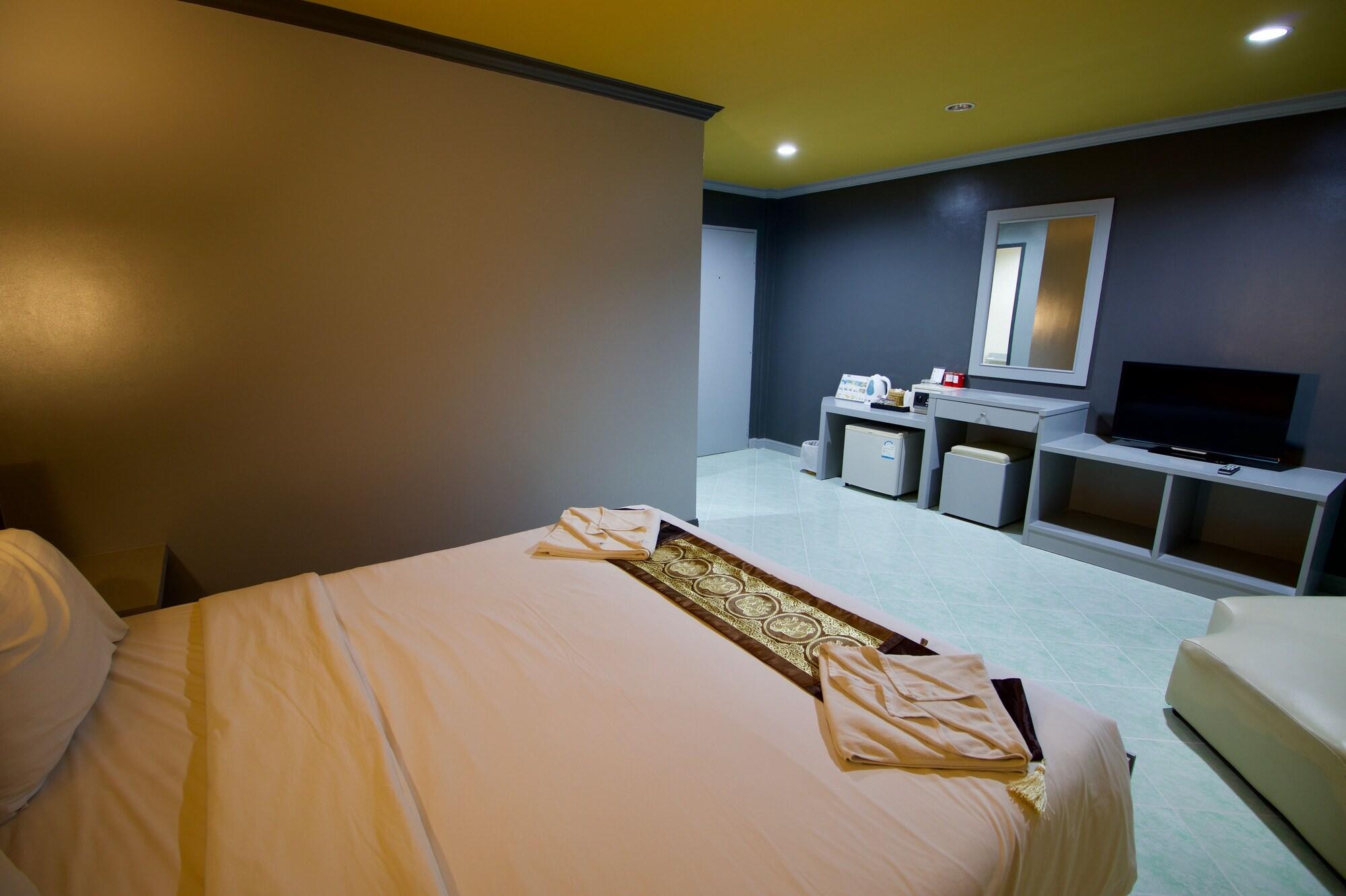 The Little Moon Residence Patong Extérieur photo